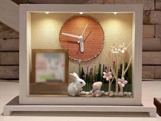 สั่งทำ นาฬิกาไม้ ของที่ระลึกให้ต่างชาติ ให้ผู้ร่วมงานต่างชาติ ใส่ข้อความ และรูปได้ : กระต่ายหมายจันทร์